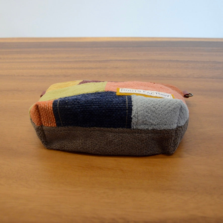 椅子からの贈り物ポーチ （両側金具付き）