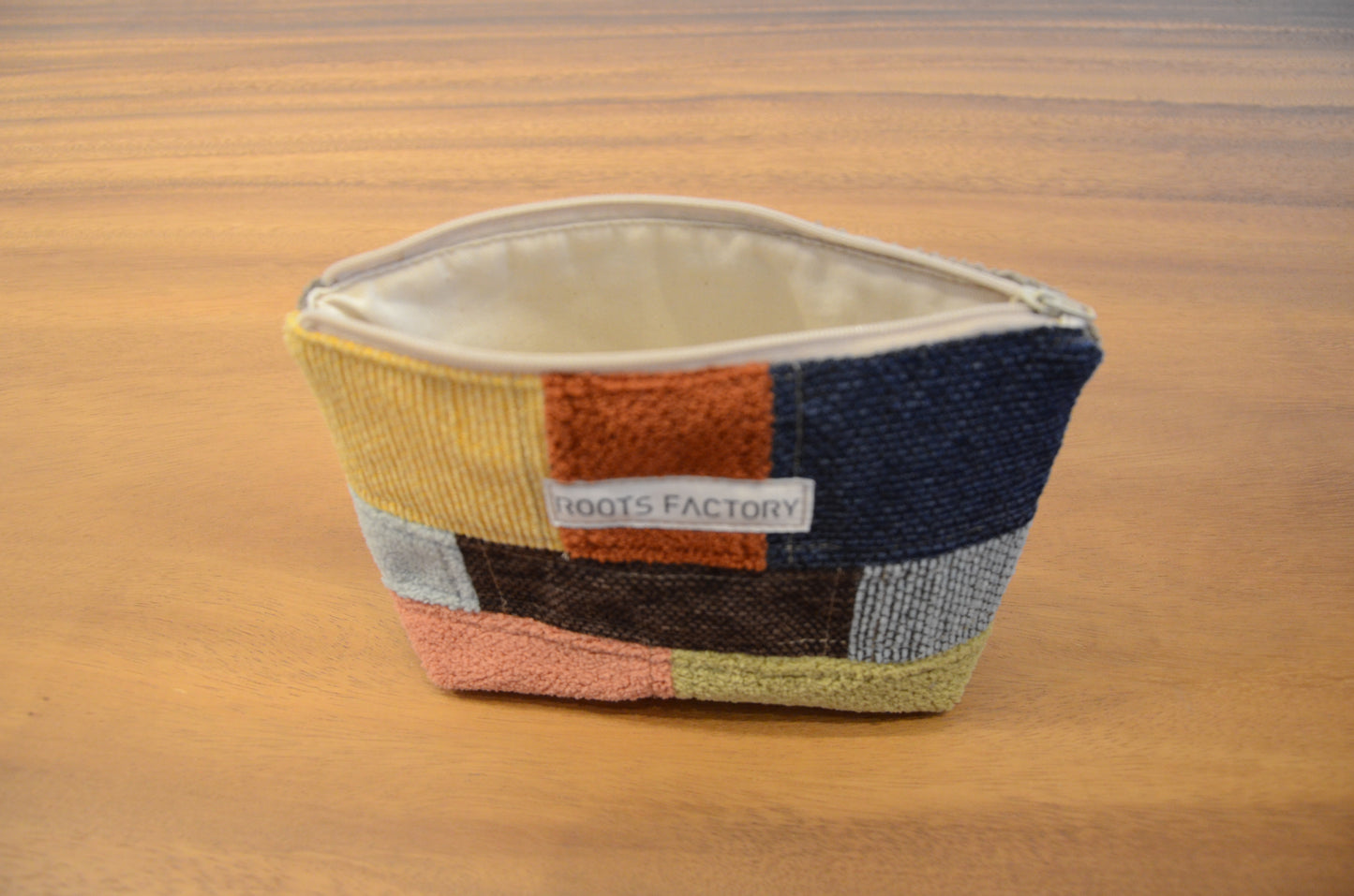 椅子からの贈り物パッチワークポーチ M