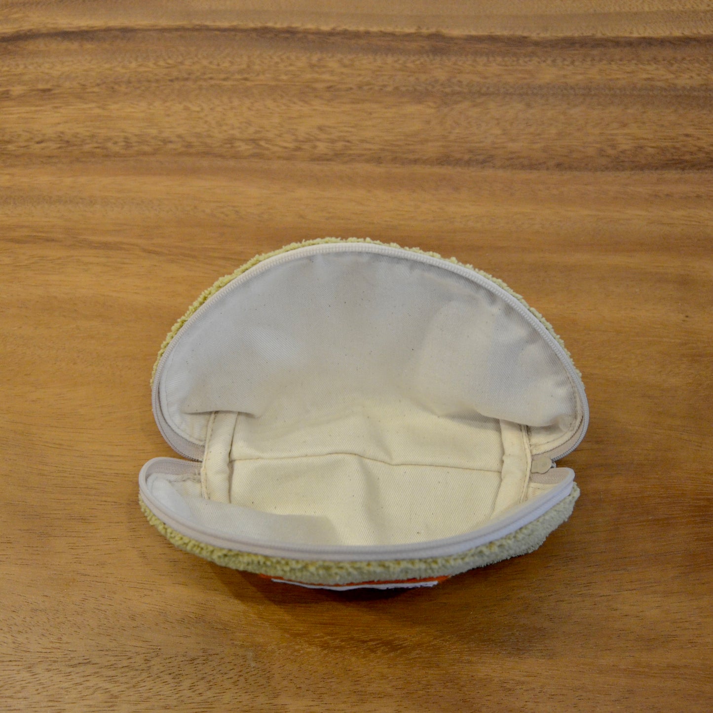 まるっと半円ポーチ