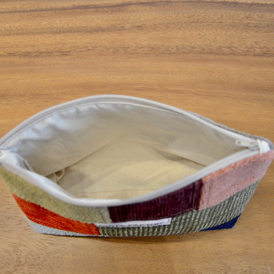 椅子からの贈り物パッチワークポーチ　L