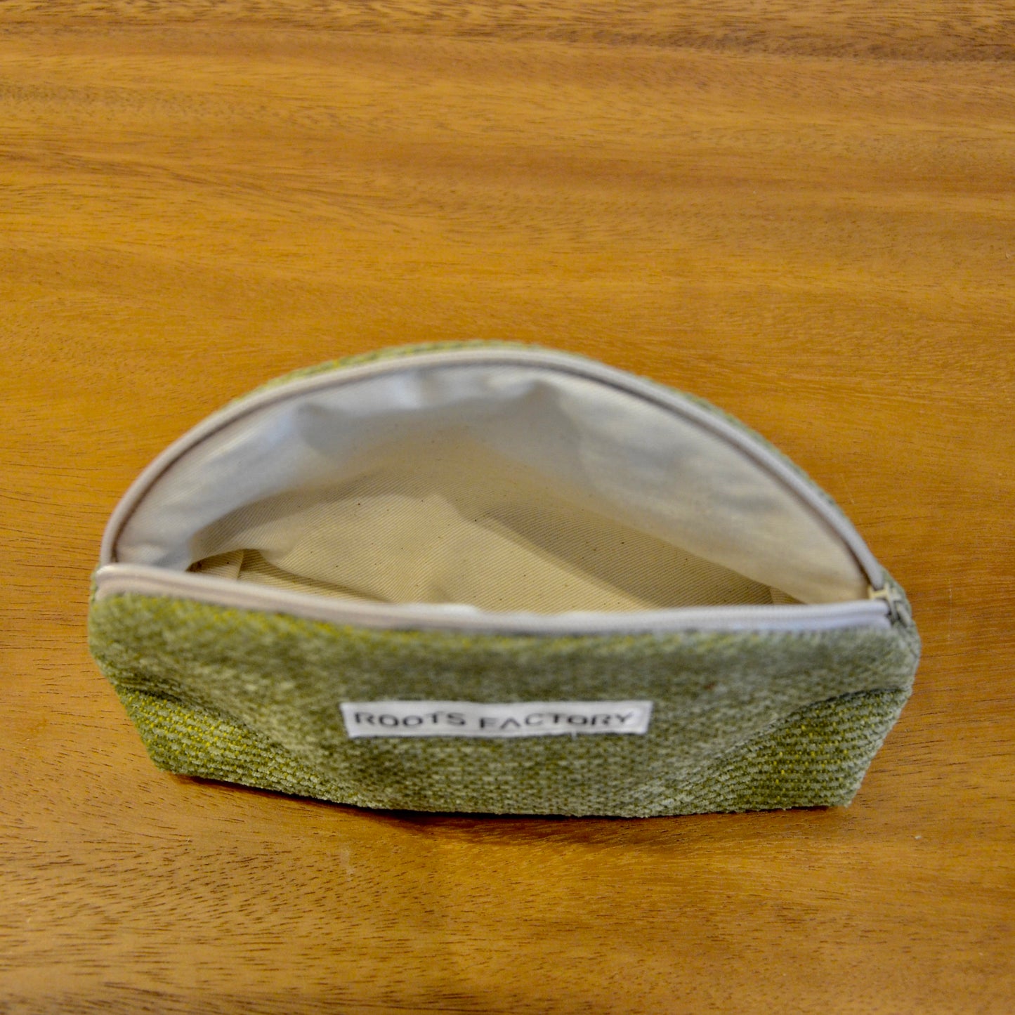 まるっと半円ポーチ