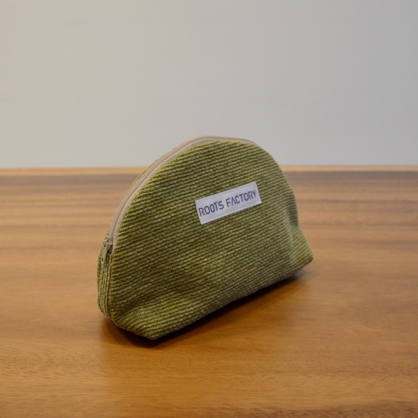 まるっと半円ポーチ