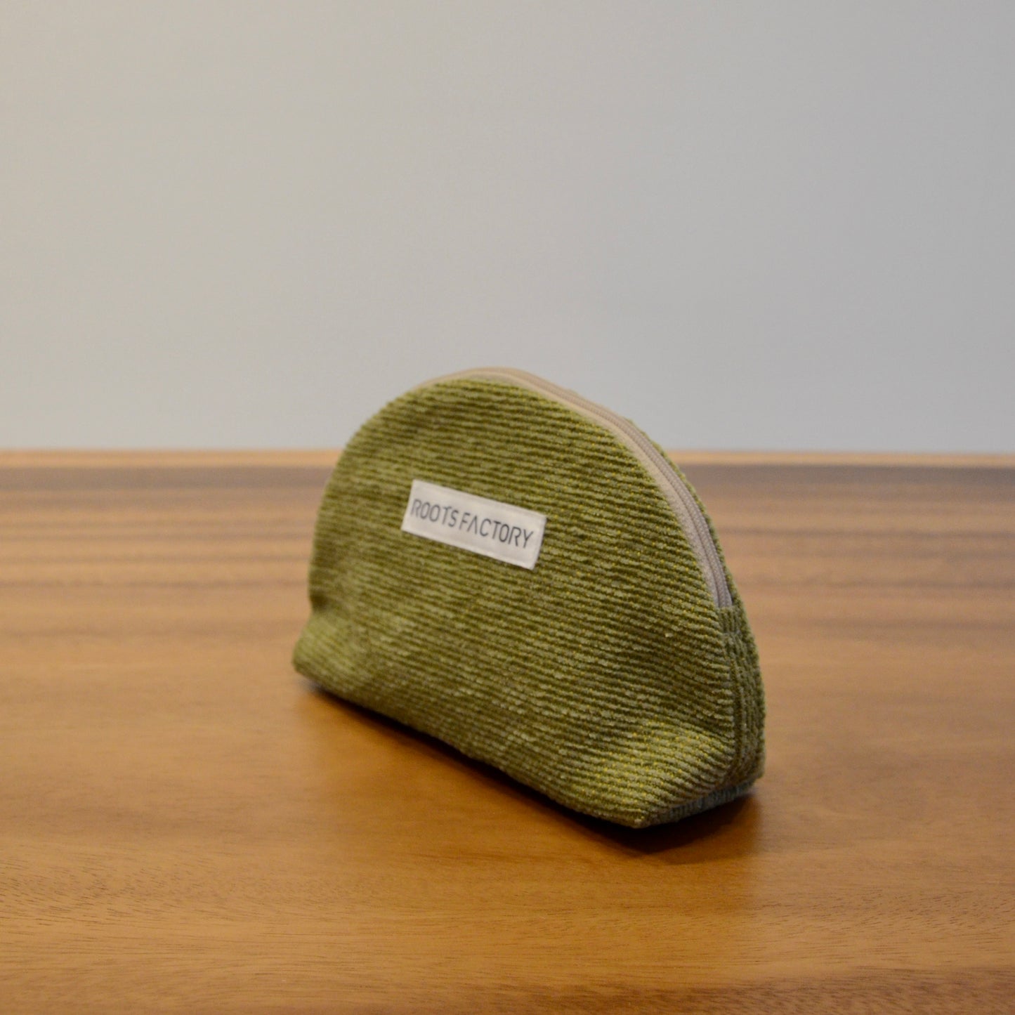 まるっと半円ポーチ